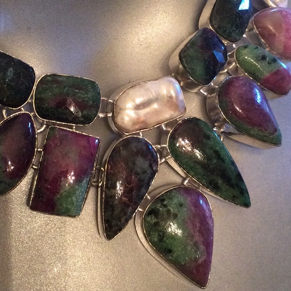 Breathtaking Genuine Ruby Zoisite Necklace With Pearls - Picture 10 of 12